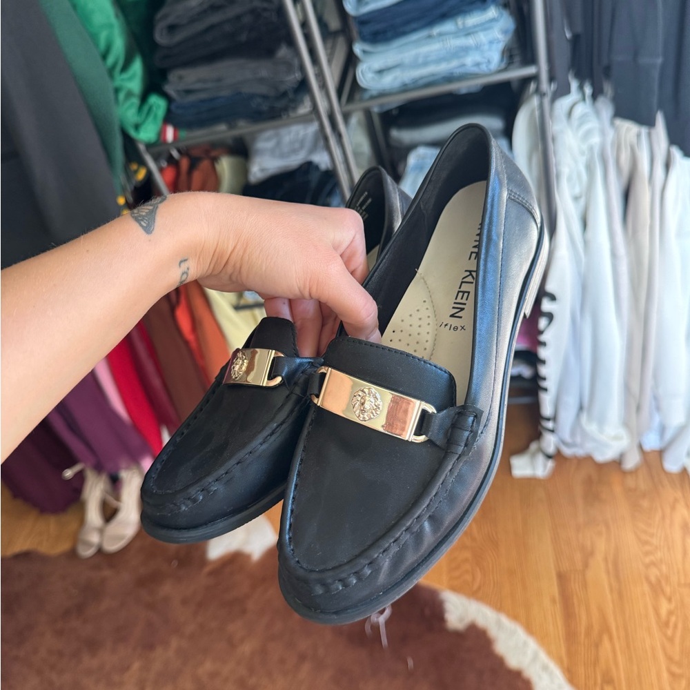 Anne Klein Black Leather Flats with Metallic Accent